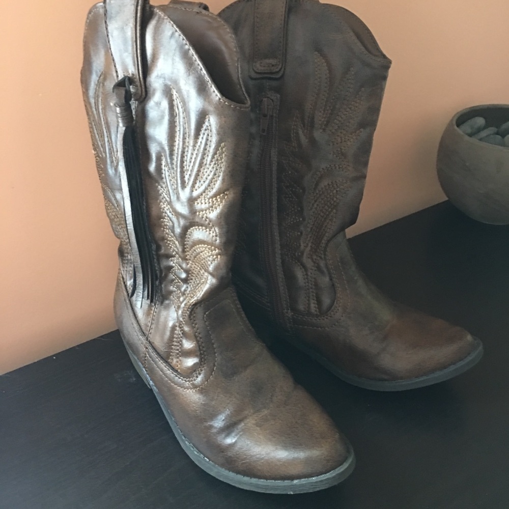 Girls size 3 faux cowboy boots